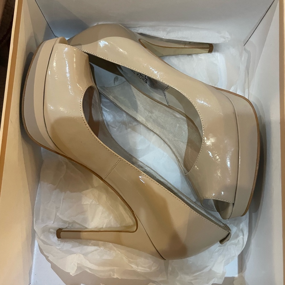 Micheal Kors pumps. Excellent condition. Only wore twice.